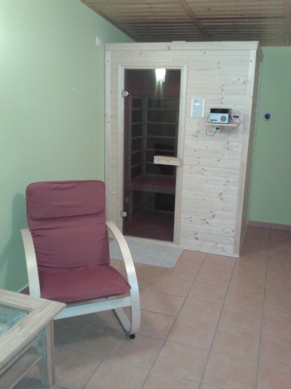 Nosztalgia Vendeghaz Hotel Zalaegerszeg Buitenkant foto