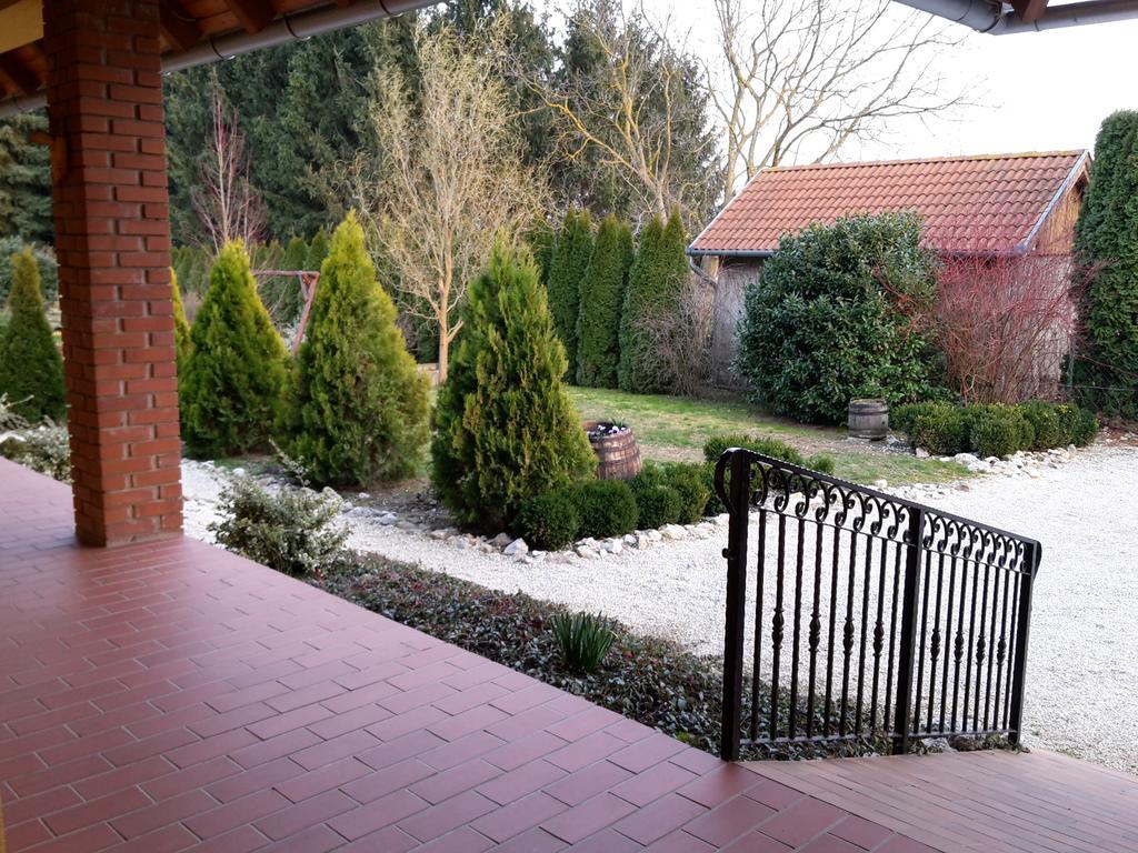 Nosztalgia Vendeghaz Hotel Zalaegerszeg Buitenkant foto